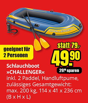 Aufblasbares Schlauchboot "CHALLENGER 2" mit zwei gelben Paddeln und Handluftpumpe auf rotem Hintergrund mit gelbem Text "geeignet für 2 Personen" und Preisangabe
