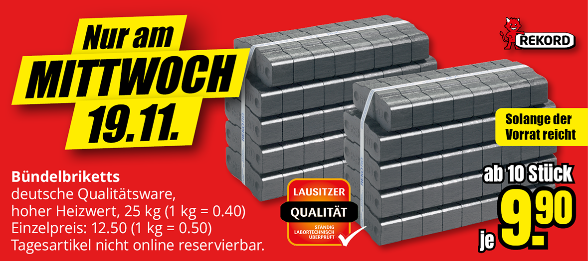 Gestapelte Rekord-Bündelbriketts mit Qualitätssiegel „Lausitzer Qualität“ und Hinweis „Nur am Mittwoch 19.11.“ sowie „Solange der Vorrat reicht“. Preisangabe ab zehn Stück 9,90 Euro.